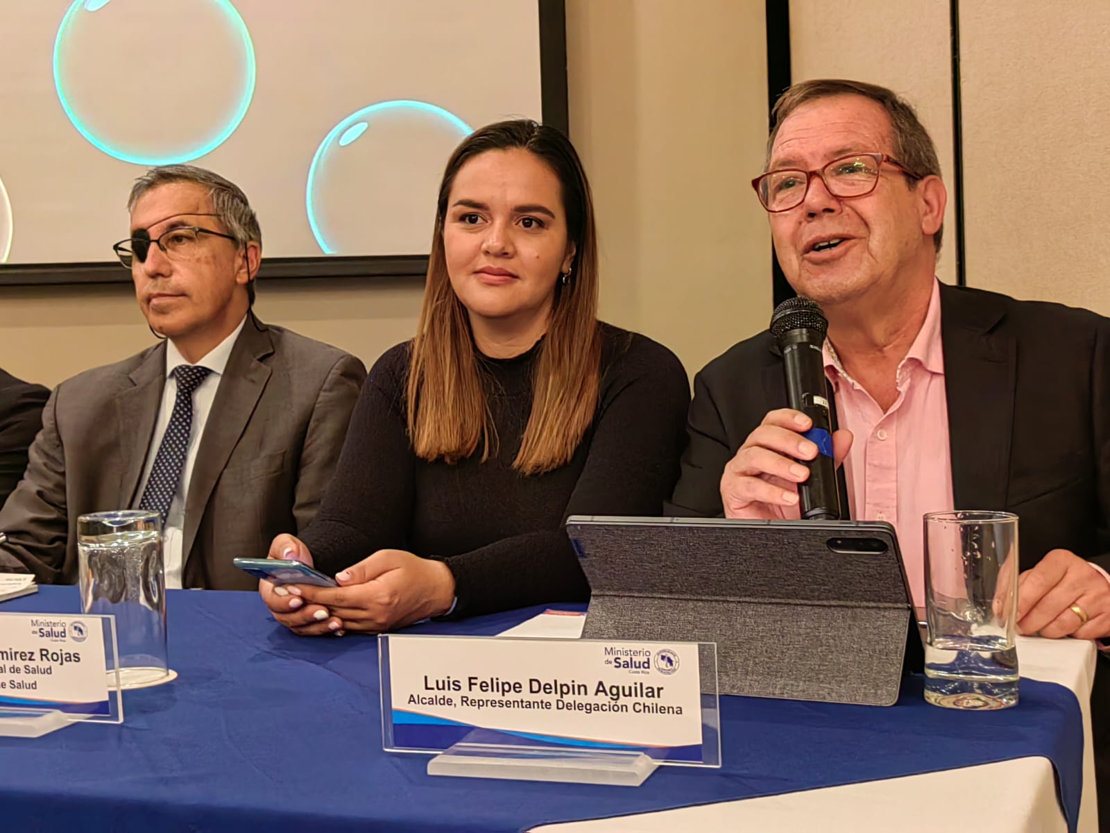 Compartiendo experiencias en la Universalización de la Salud
