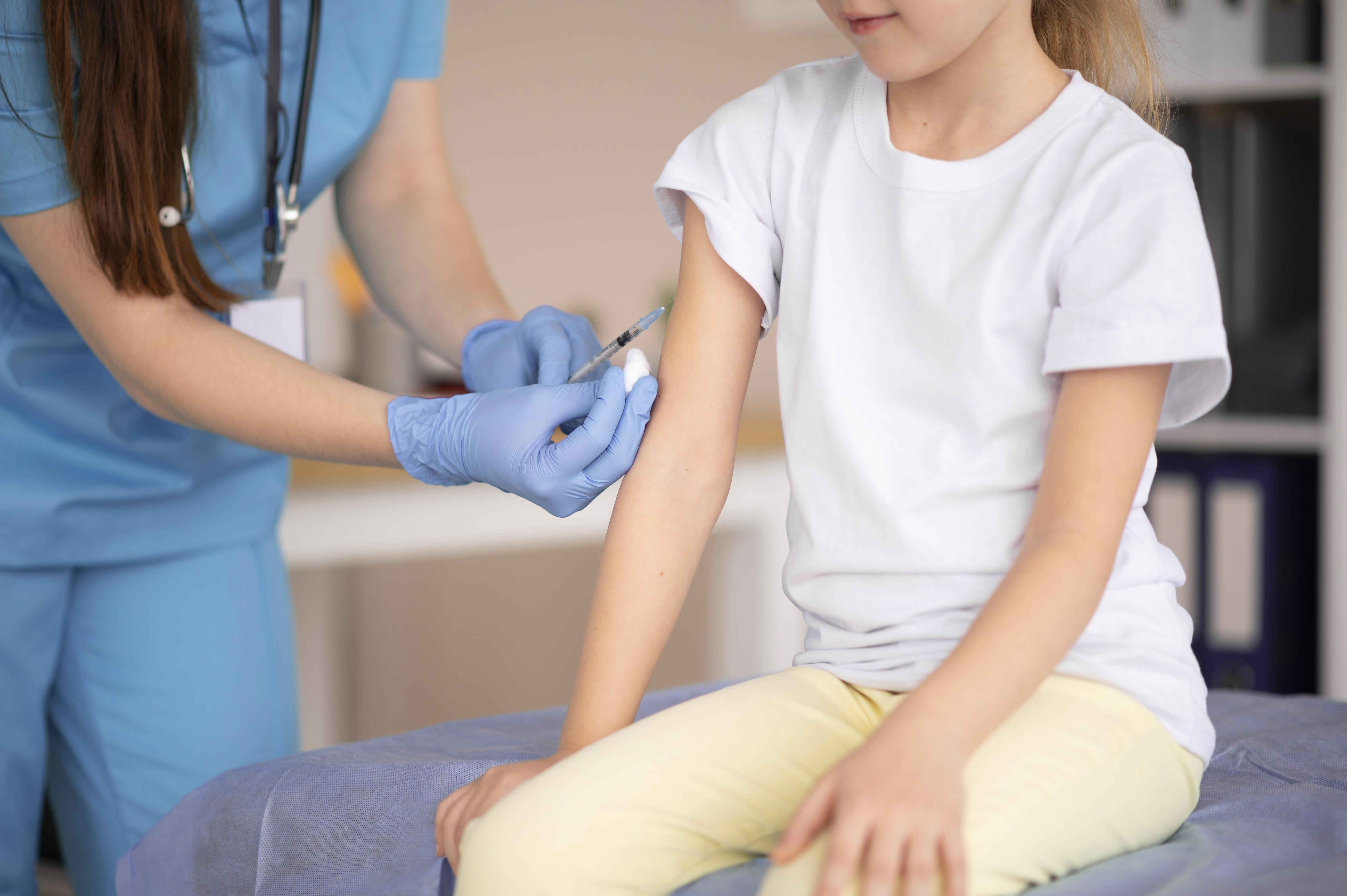 Comisión de vacunación aprueba la aplicación de la vacuna del VPH en niñas de 14 y hasta los 15 años Comisión de vacunación aprueba la aplicación de la vacuna del VPH en niñas de 14 y hasta los 15 años